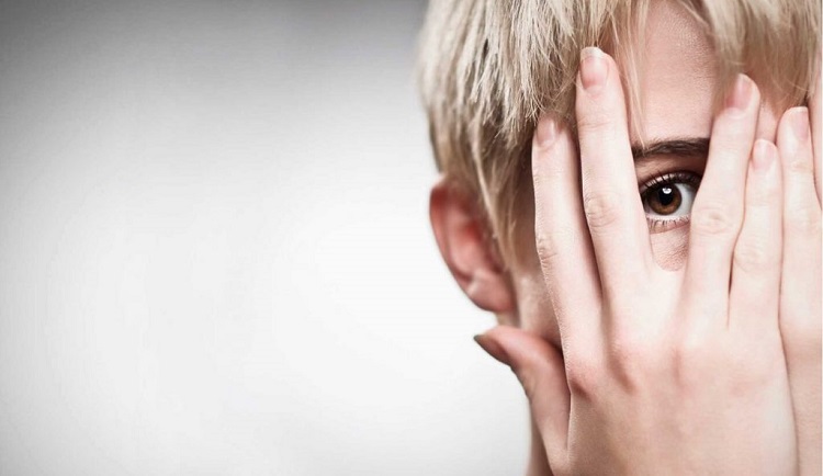 عملکرد تحصیلی یا شغلی فرد مختل میشود