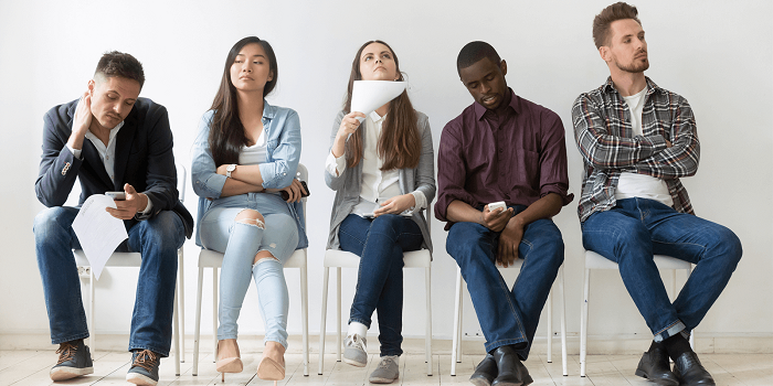 در زبان بدن بستن بازوها و پاها به دلیل مخالفت در برابر ایده شماست